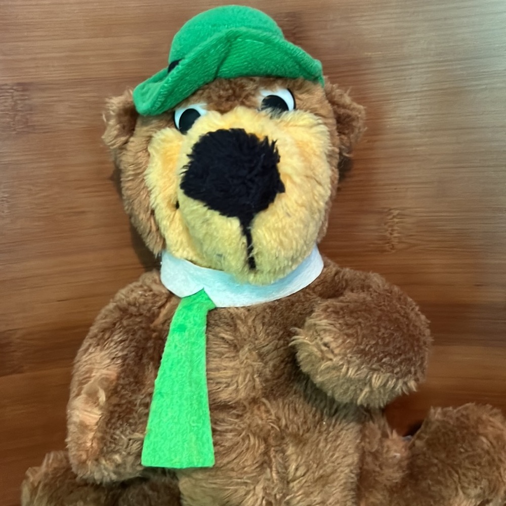 Hanna-Barbera’s Boo Boo and the V.I.V Hardcover Book & Yogi Bear Plush, VINTAGE - Picture 3 of 16